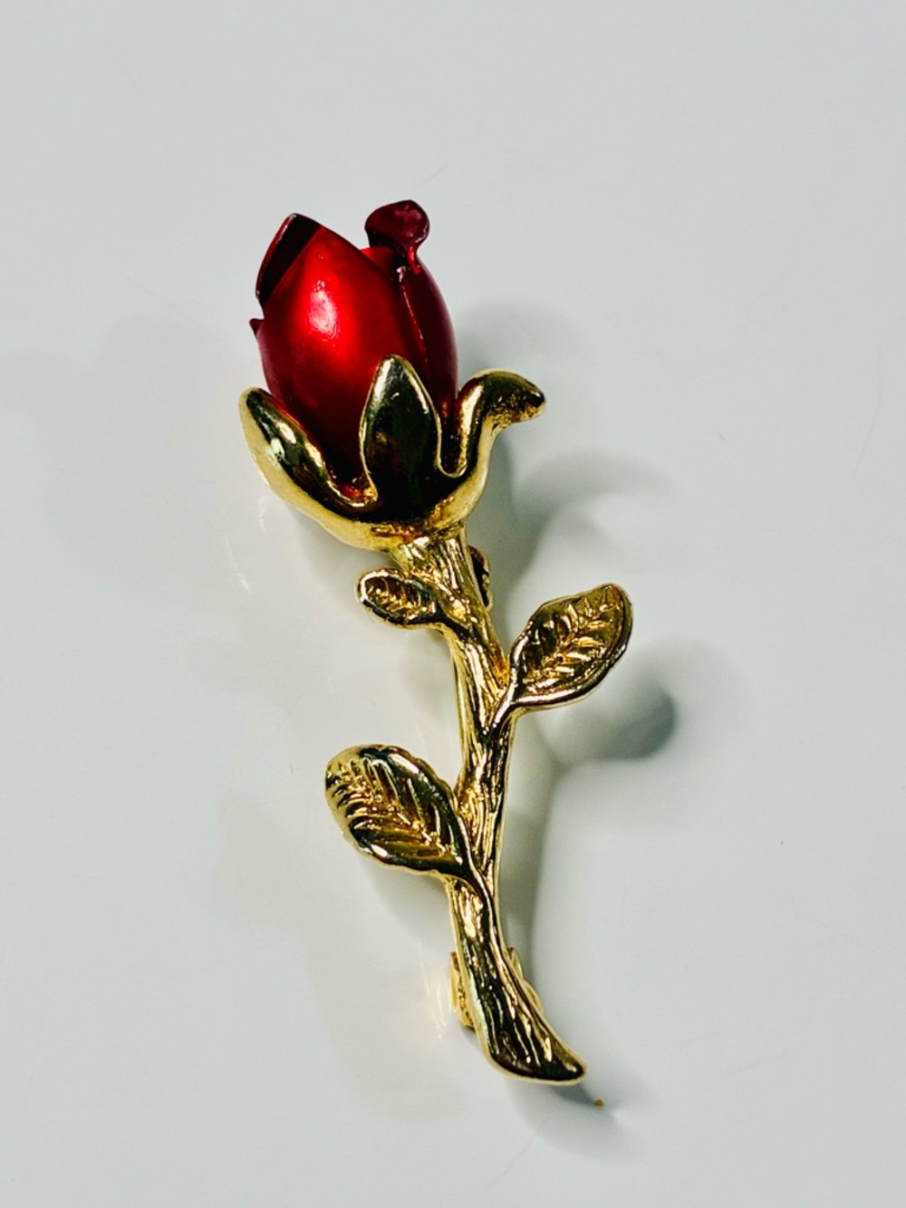 VTG Boutonniere Gold-Tone Red Rose Brooch Easy Everyday Casual Lightweight EUC